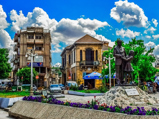 ניקוסיה היא עיר עתיקה עם היסטוריה עשירה, המציעה מגוון רחב של אטרקציות תיירותיות